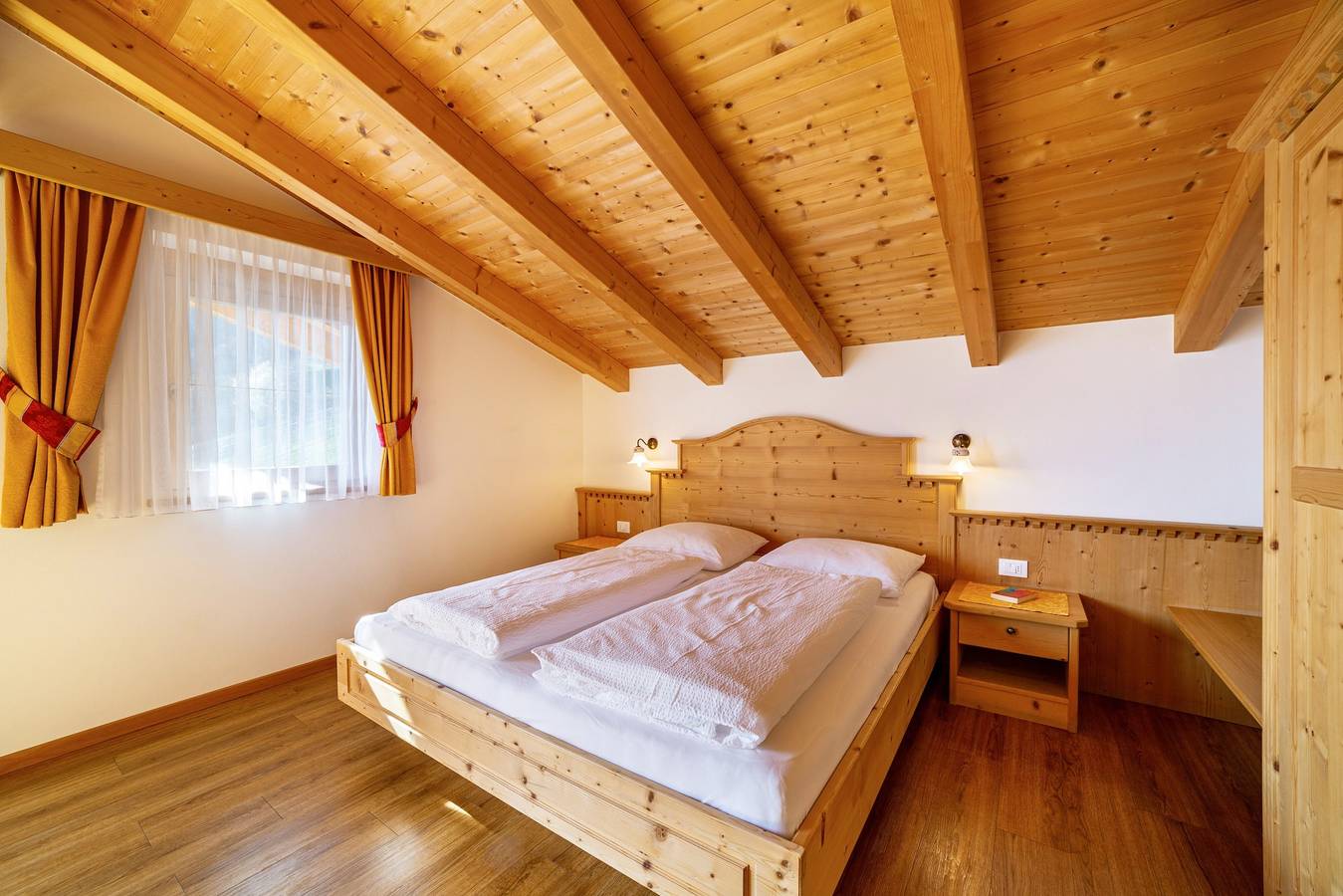 Ganze Wohnung, Ferienwohnung 'Obermoarhof Ifinger' mit Bergblick, Gemeinschaftsgarten und Wlan in Algund, Ortleralpen