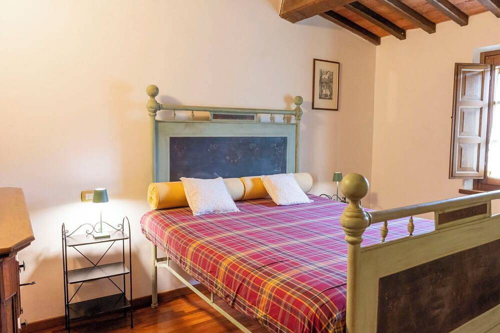 Appartamento intero, Elegante appartamento per 6 persone con A/C, piscina, Wifi, Tv, patio e animali ammessi in Panicale, Lago Trasimeno