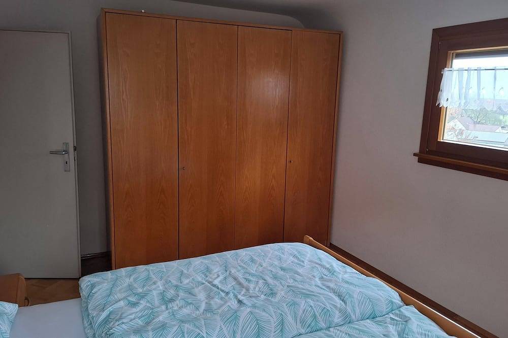 Ganze Wohnung, Haus am Röthel, am Schwarzwaldrand mit Aussicht in die Rheinebene. in Lauf, Mittlerer Schwarzwald