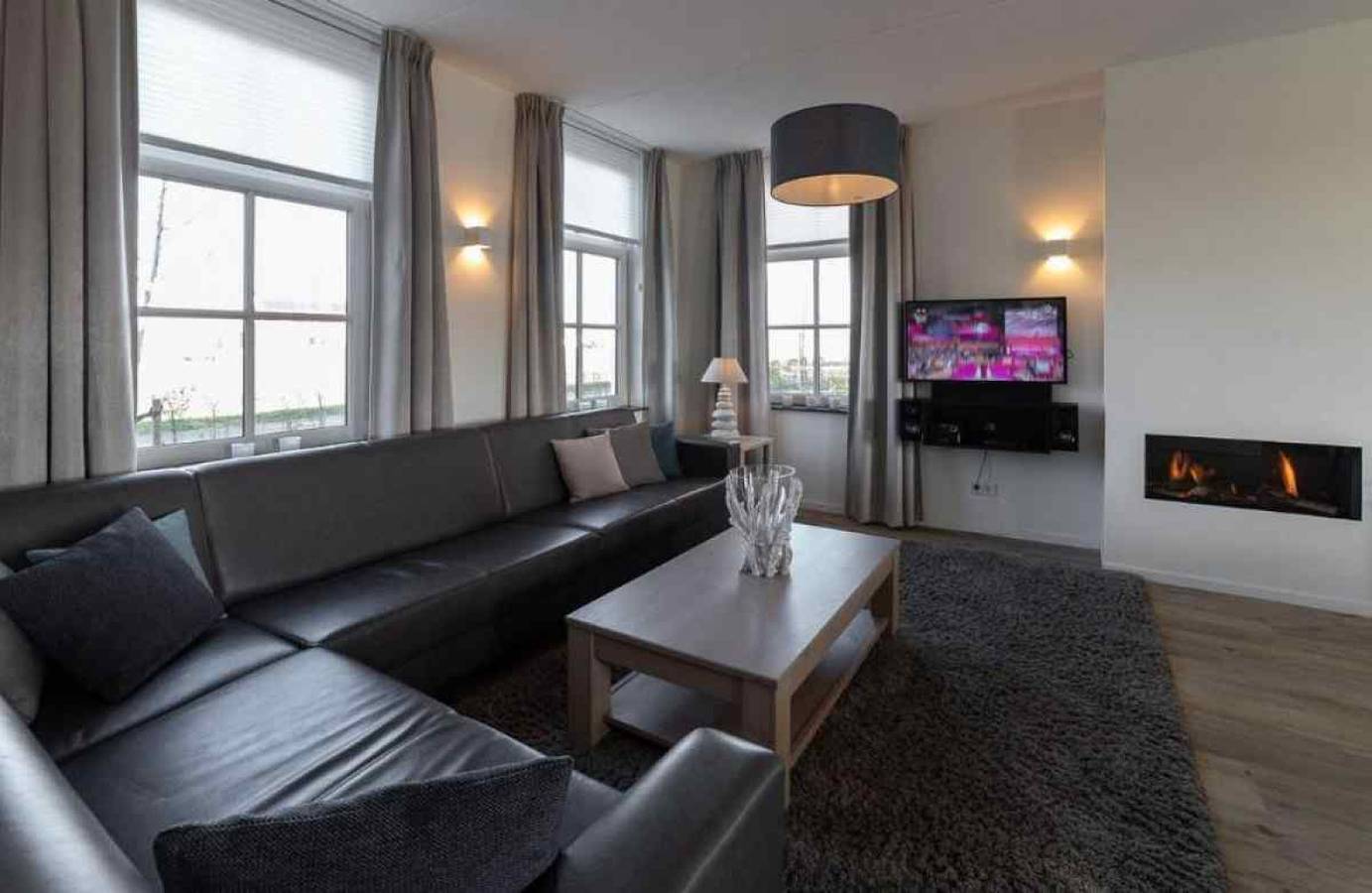 Wunderbares 10-Personen Ferienwohnung in Colijnsplaat mit Sauna und Whirpool. in Colijnsplaat, Zeeuwse Kust