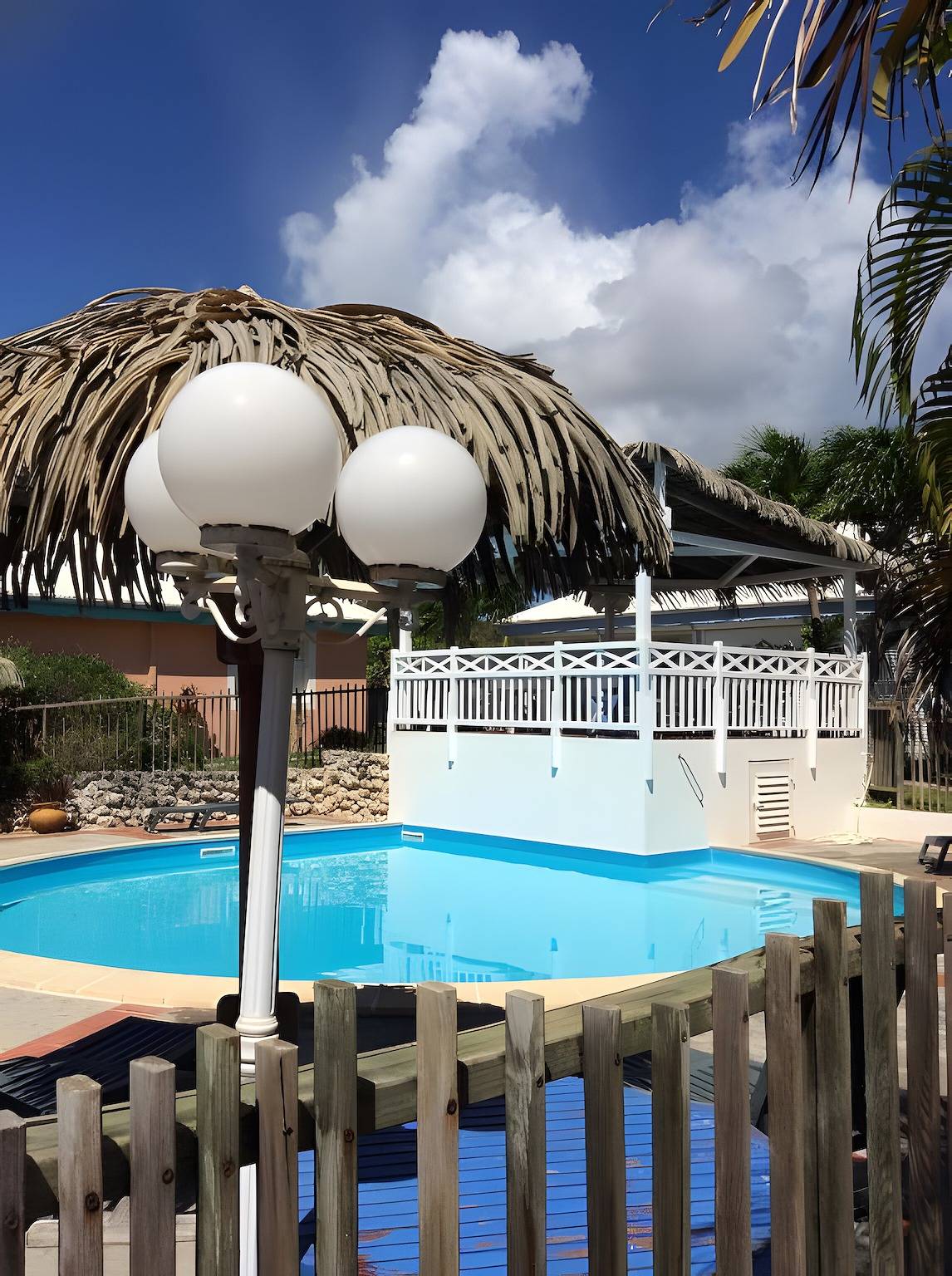 Studio « Bungalow Corossol avec terrasse », piscine partagée, Wi-Fi et climatisation in Saint-François, Guadeloupe