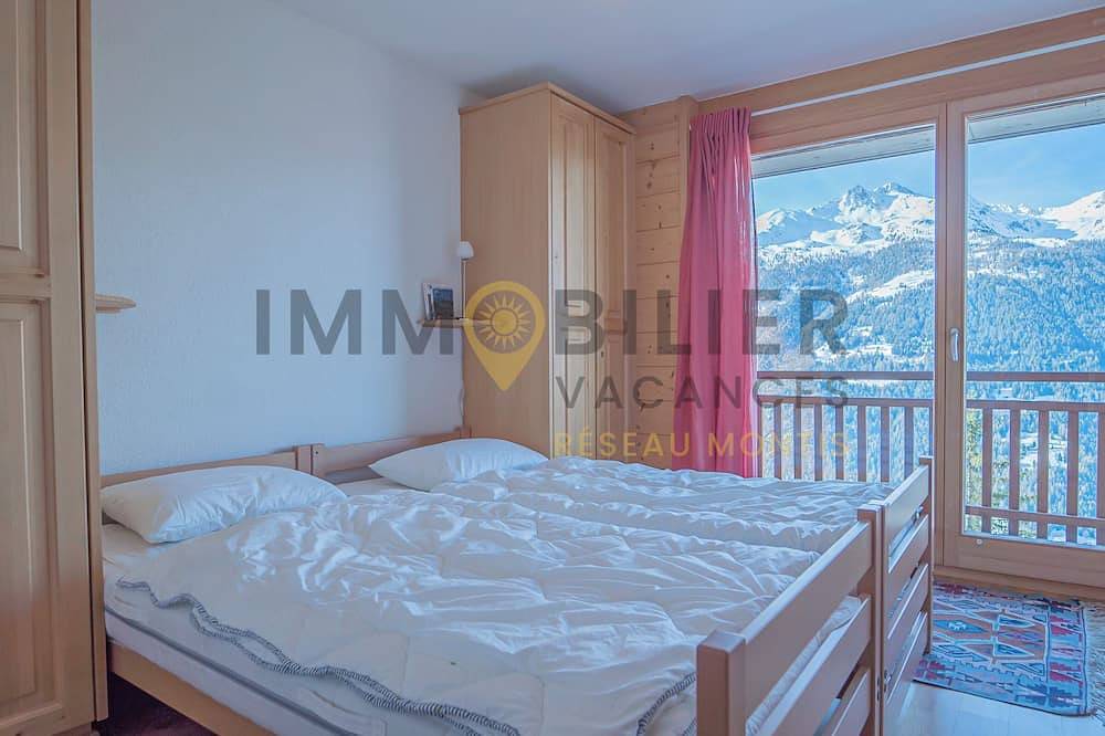 Ganze Wohnung, Helle, zeitgemäße und komfortable Wohnung mit 2 Schlafzimmern und 2 Badezimmern. Herrliche Aussicht, in Saint Luc, Anniviers