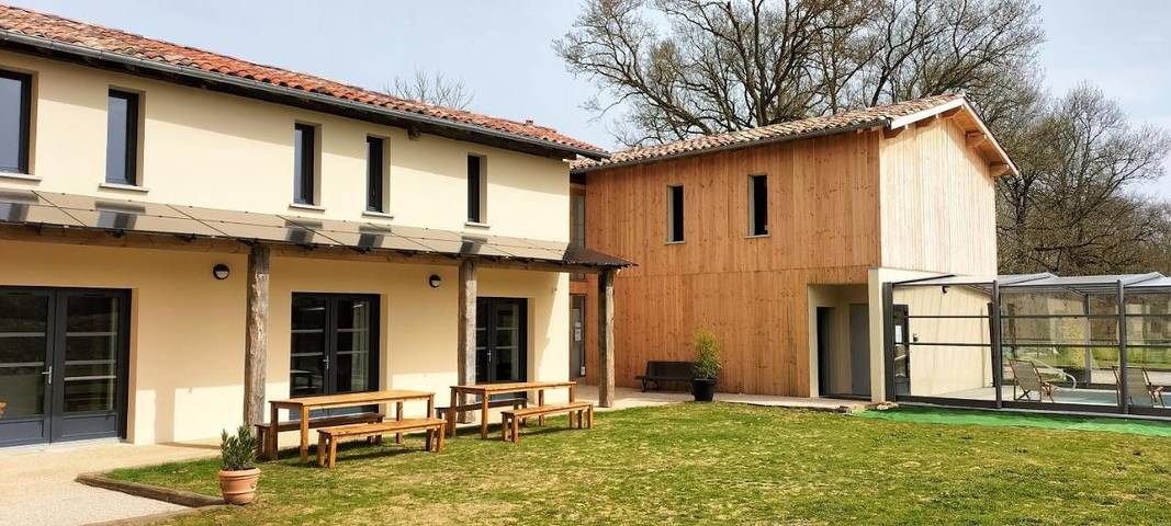 Location de vacances pour 26 personnes, avec jardin ainsi que vue et piscine à Maubec (Tarn-et-Garonne) - 3