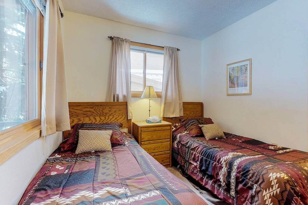 Ganze Wohnung, Schöne Wohnung mit gemeinsamen Whirlpool und tolle Lage 280 Meter zu den Pisten in Arapahoe Basin