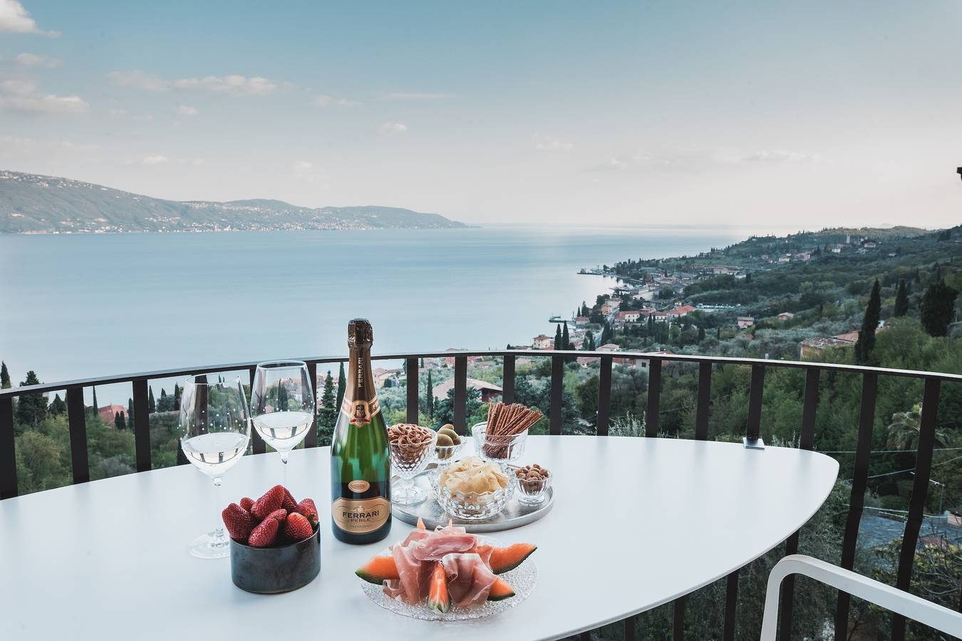 Ganze Wohnung, Ferienwohnung "Montelago" mit Wlan, Balkon & Pool in Gargnano, Gardasee-Berge