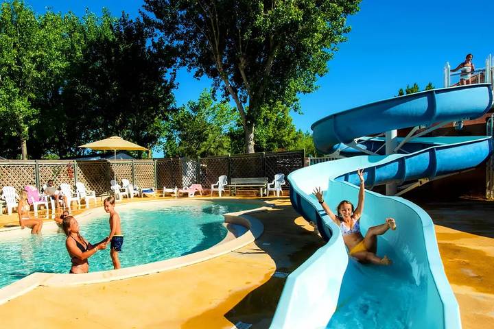 Mobil home pour 4 personnes, avec piscine et terrasse, animaux acceptés dans Plage de l'Espiguette - 3