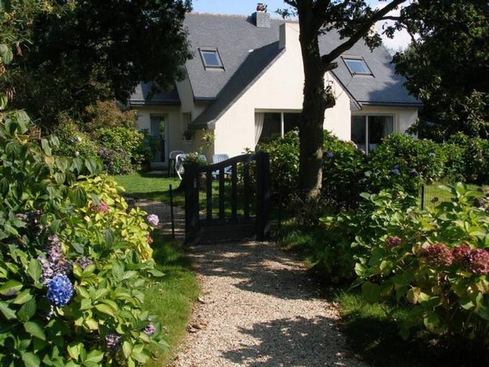 Gästezimmer „Les Camélias“ mit gemeinsamer Terrasse, privatem Garten und Wlan in Perros-Guirec, Rosa Granitküste