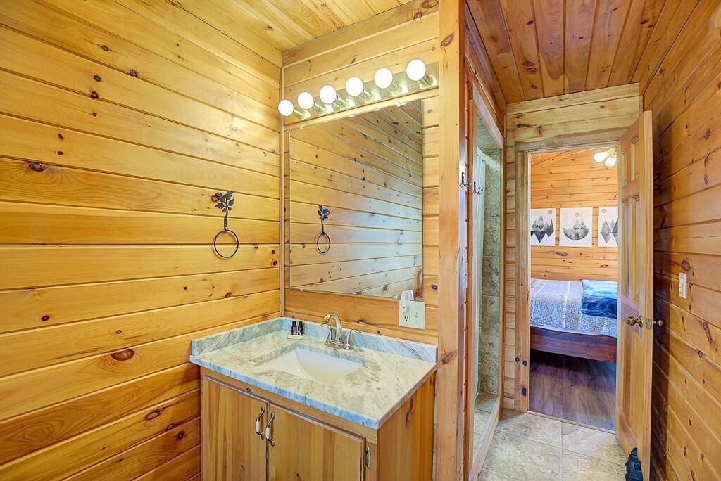 Dogs stay free / Private / 15mins Blue Ridge in Chattahoochee National Forest