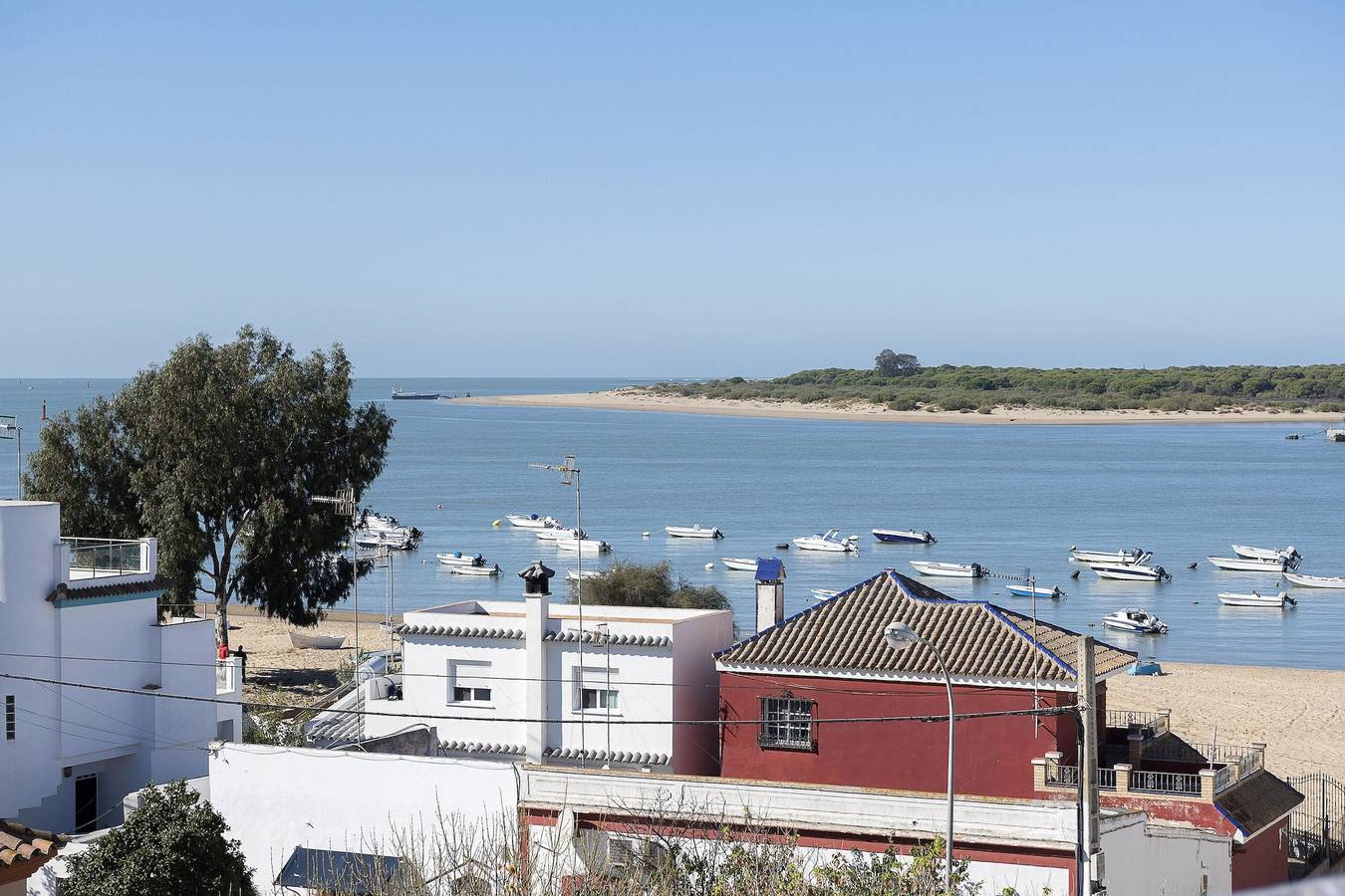 Ganze Wohnung, Ático Costa Doñana - Apartment with spectacular views of the Doñana reserve and free Wifi in Bonanza, Sanlúcar de Barrameda