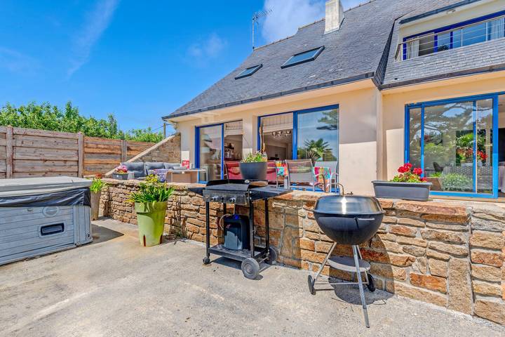 Maison de vacances 'Maison Avec Spa À 700m De La Plage' avec terrasse privée, jardin privé et Wi-Fi in Porspoder, Région de Brest