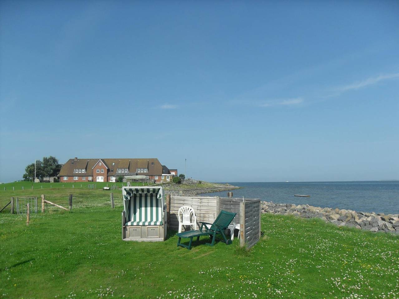 Ganze Wohnung, Fewo Föhr, in der Mitte der Hallig, direkt am Meer, Entspannung und Ruhe pur! in Langeneß, Halligen