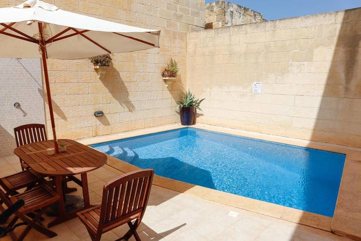 Maison d’hôte pour 2 personnes, avec piscine dans Xaghra