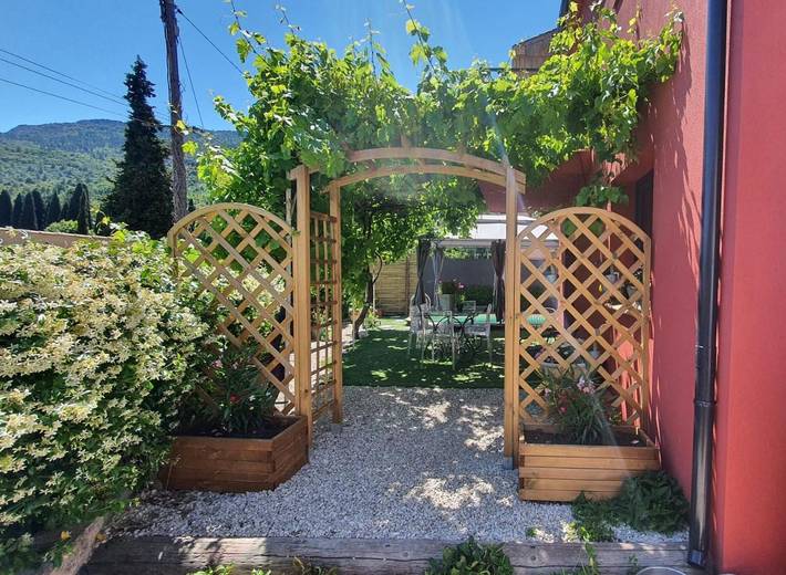 Location de vacances pour 8 personnes, avec Balcon et Terrasse ainsi que Jardin et Piscine à Bendejun