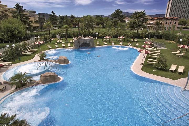 Hotel per 4 persone, con Balcone e Terrazza nonché Idromassaggio e Giardino a Abano Terme