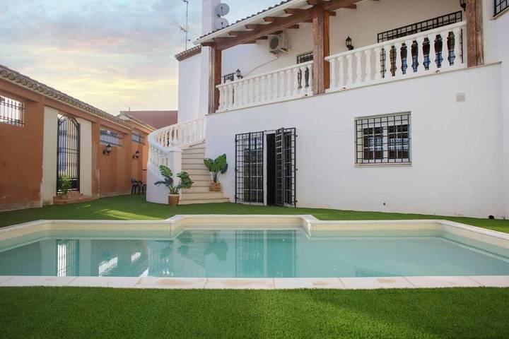 Chalet para 20 personas, con piscina y jardín - 1