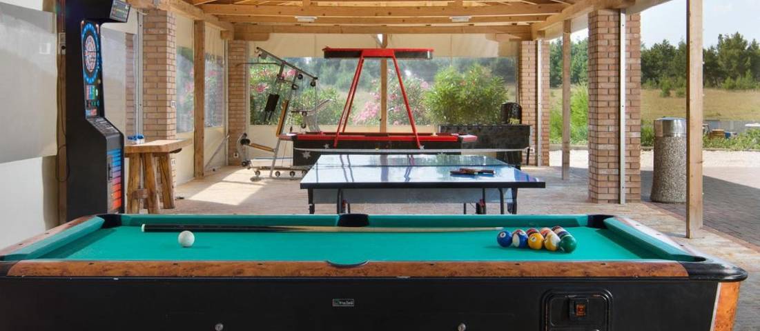 Gîte pour 10 personnes, avec jardin et piscine ainsi que sauna et vue à Drap - 4