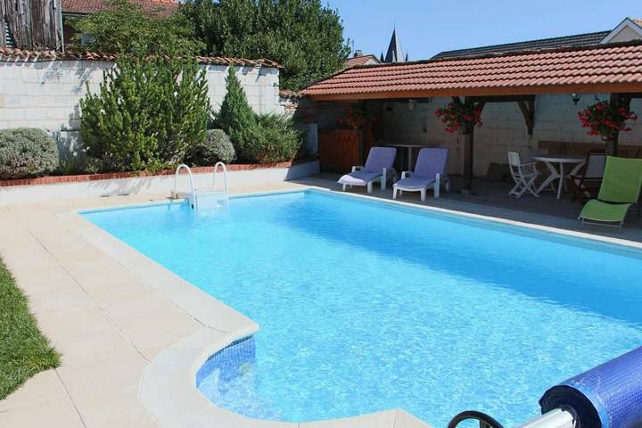 Gîte pour 3 personnes, avec Jacuzzi et Terrasse ainsi que Jardin et Piscine à Marson