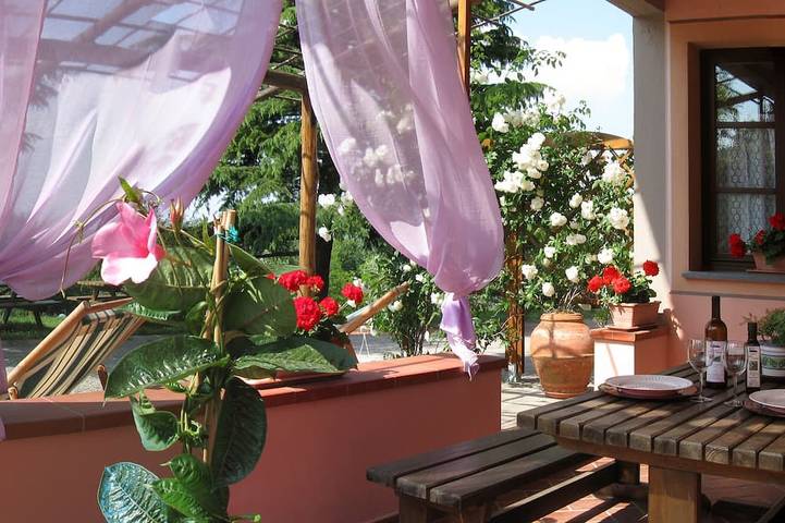 Appartamento intero, Tramonto apartment, Charming Farmhouse Private Pool and Private Outside Area in Terricciola, Pisa e dintorni