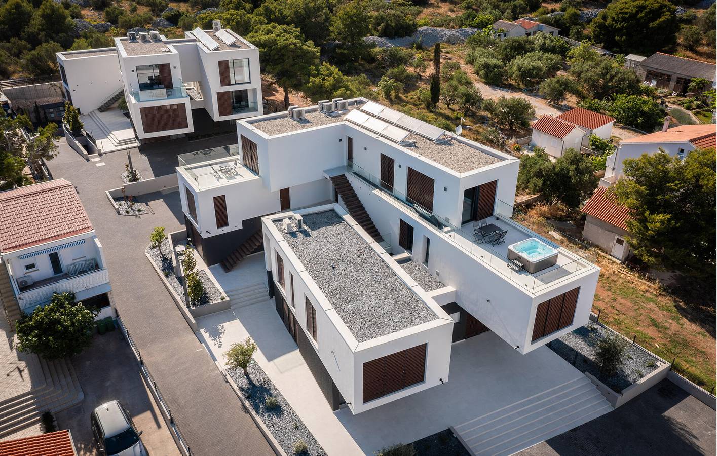 Ganze Ferienwohnung, Charmantes Apartment mit Terrasse, WLAN und 2 km entferntem Strandzugang in Murter