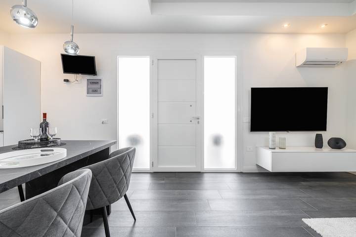 Apartamento inteiro, Apartamento 'Black E White' com Wi-Fi e Ar Condicionado in Pula (Itália), Região de Pula
