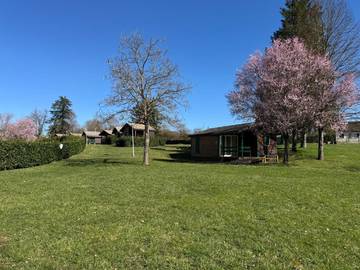 Camping pour 4 personnes, avec terrasse dans Nièvre