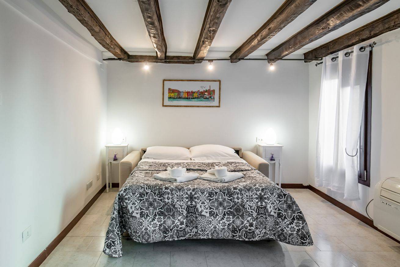 Entire apartment, The Venice Red Door Apartment in Venice, Venice Province