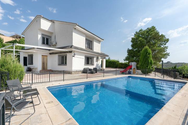 Casa rural para 8 personas, con jardín en Vega de Granada