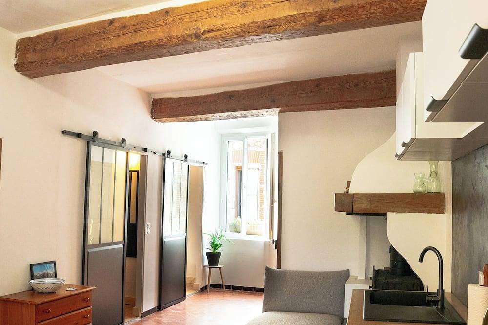 Apartamento entero, Casa Tramuntana offers spacious, bright and comfortable living space. in Tautavel, Parque Natural Regional Corbières-Fenouillèdes