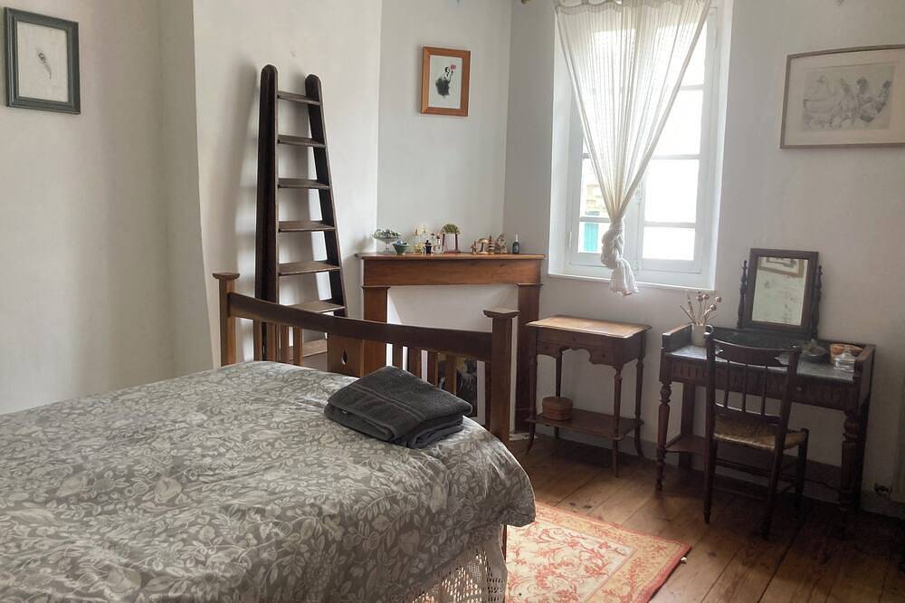 Charming,  house in Salies de Bearn. The home of Cleopatra and Smokey Joe in Salies-de-Béarn, Béarn