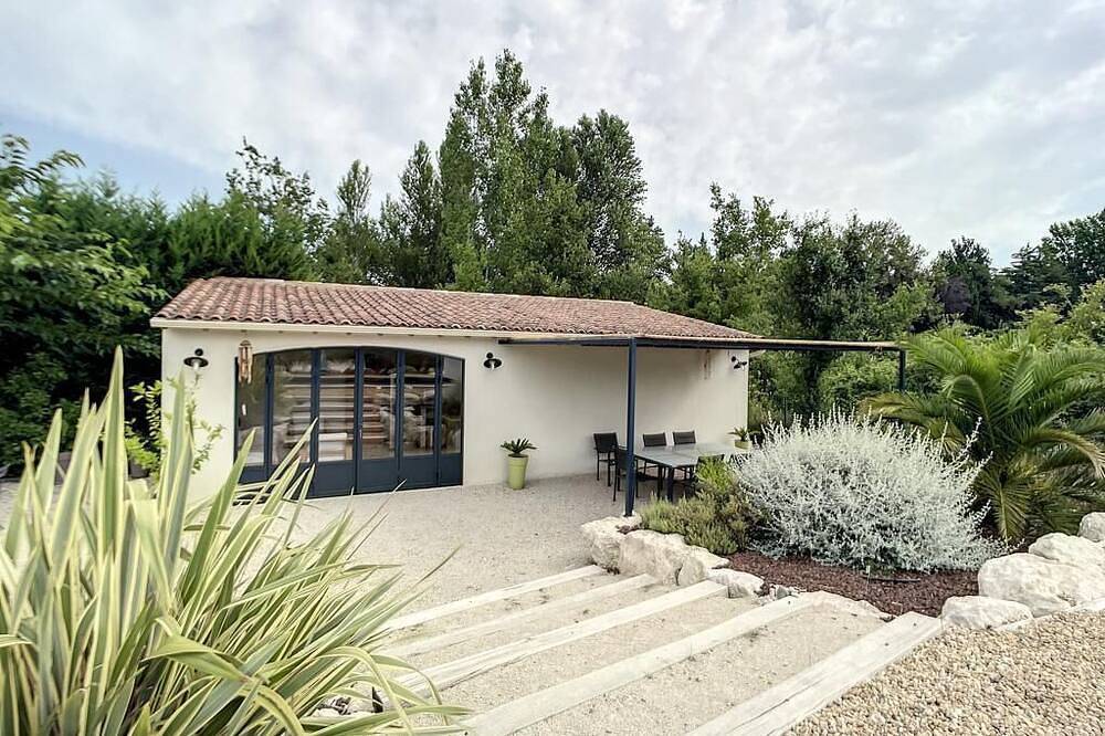 Appartement entier, Gite avec piscine in Noves, Région d'Arles