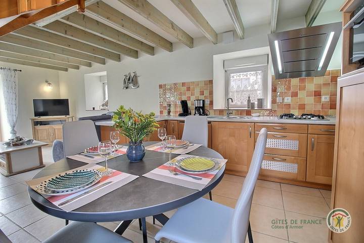 Gîte pour 4 personnes, avec jardin et terrasse à Yvias - 3