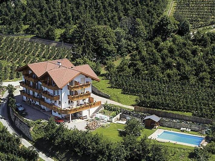 BnB für 2 Personen, mit Garten und Pool sowie Ausblick in Schenna