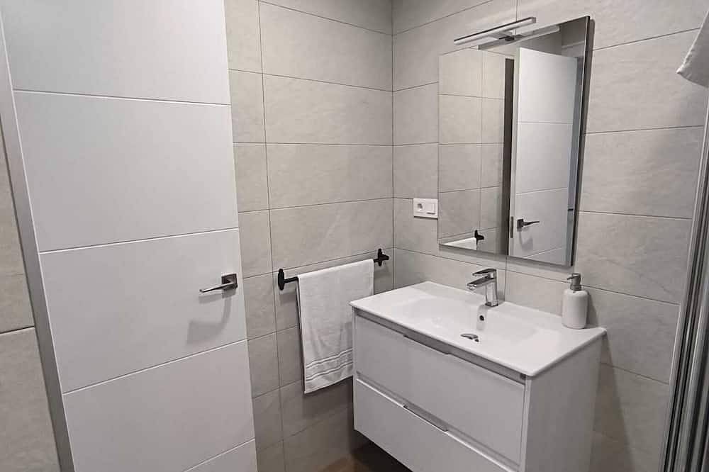 Apartamento entero, Embrujo Nazari 2 , a 5 minutos de la Alhambra y el centro de Granada. in Entorno de Sierra Nevada, Cenes de la Vega