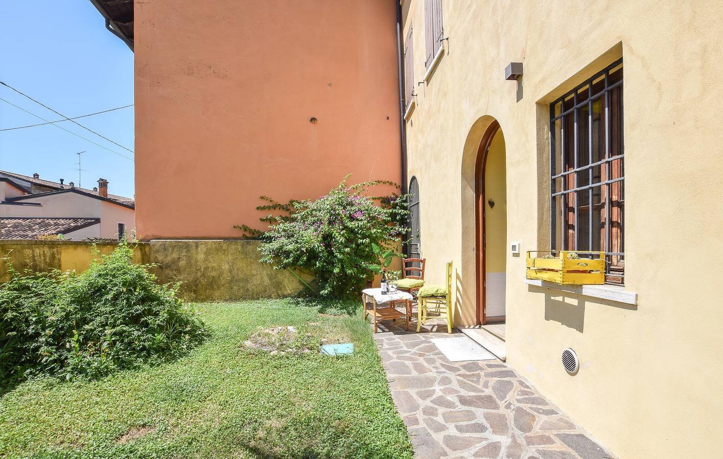 Apartamento vacacional entero, Acogedor apartamento cerca de la pizzería Eureka - WiFi y aparcamiento gratuitos in Solferino (Italia), Provincia de Mantova