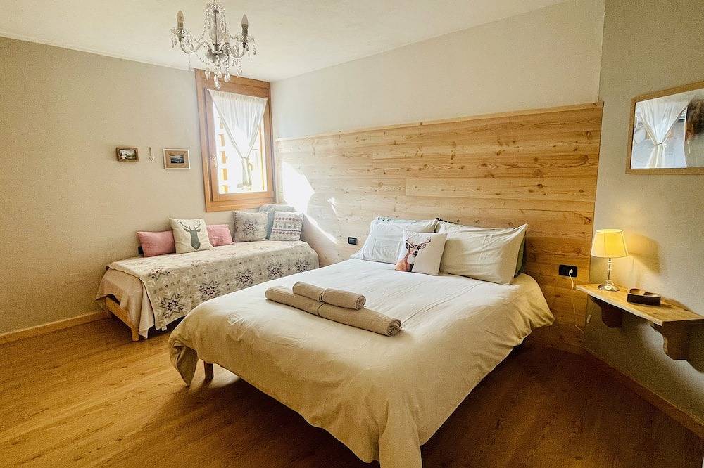 Ganze Wohnung, Azzurro Mountain Lodge in Villa Banale, Stenico