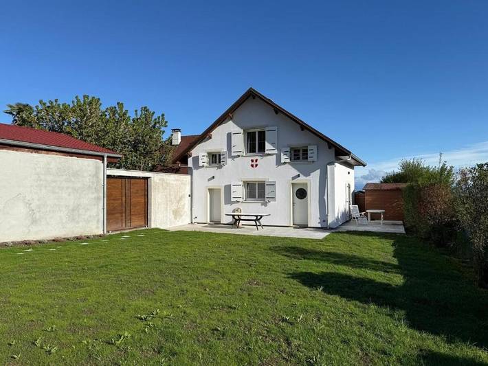 Location de vacances pour 6 personnes, avec vue sur le lac ainsi que vue et jardin à Neuvecelle