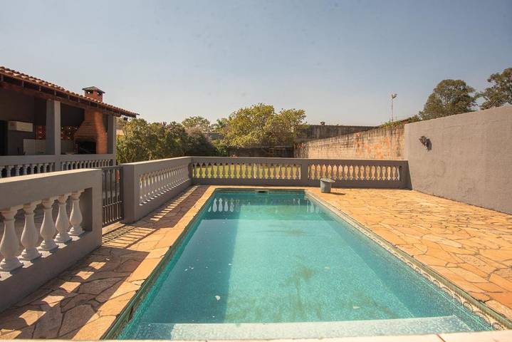 Casas e apartamentos de temporada para 14 pessoas, com jardim e piscina em Araçoiaba da Serra