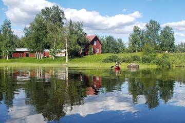 Cottage pour 8 personnes, avec vue et sauna ainsi que vue sur le lac et jardin à Jokkmokk