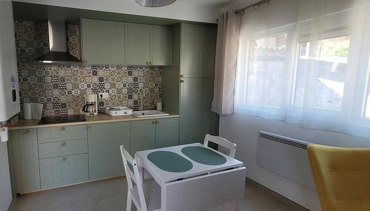 Appartement entier, One-Bedroom Apartment in Jeumont, Avesnes-sur-Helpe