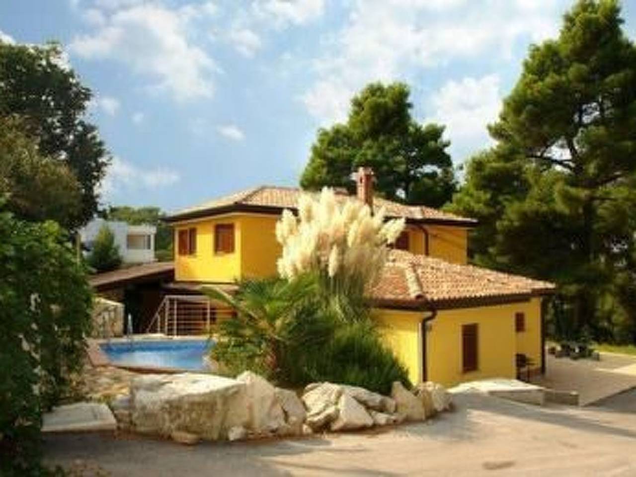 Appartement entier, In Buje mit Barbecue in Kaštel (Plovanija), Buje