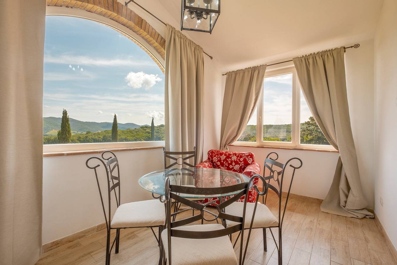 Entire apartment, Apartment 'Erica' with Shared Pool, Wi-Fi and Air Conditioning in Manciano (municipality), Grosseto Province