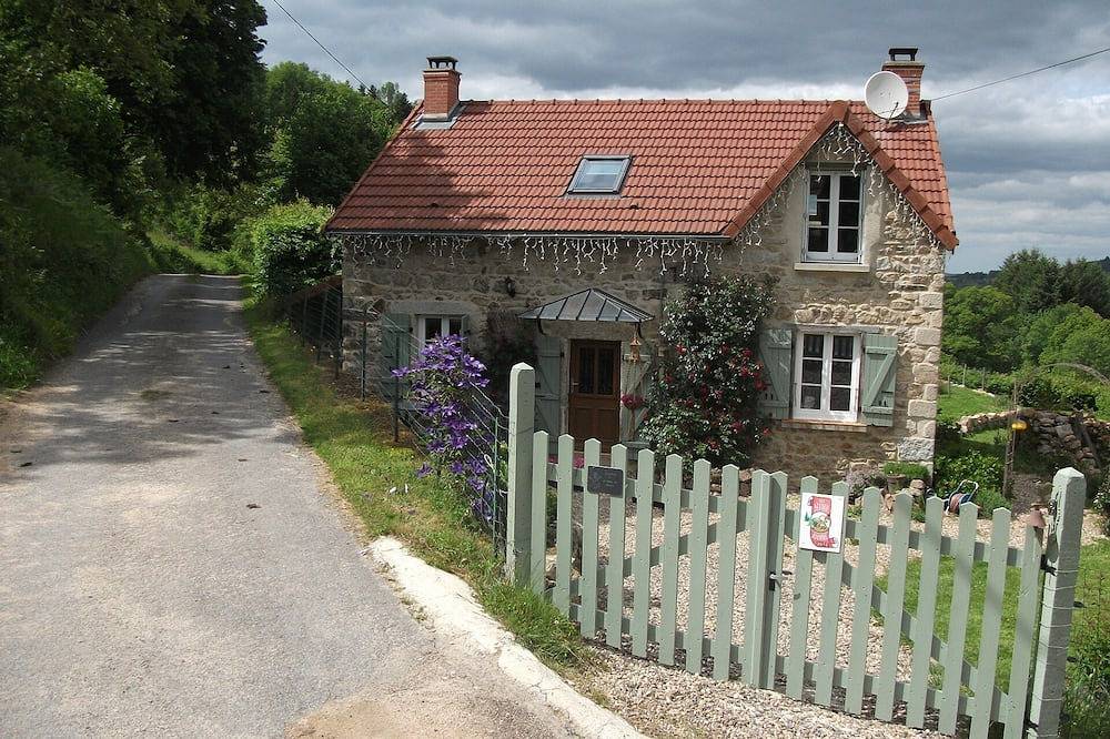 Auvergne, Montagne Bourbonnaise (Allier) Boerderij 3 *** in Arfeuilles, Vichy en omgeving