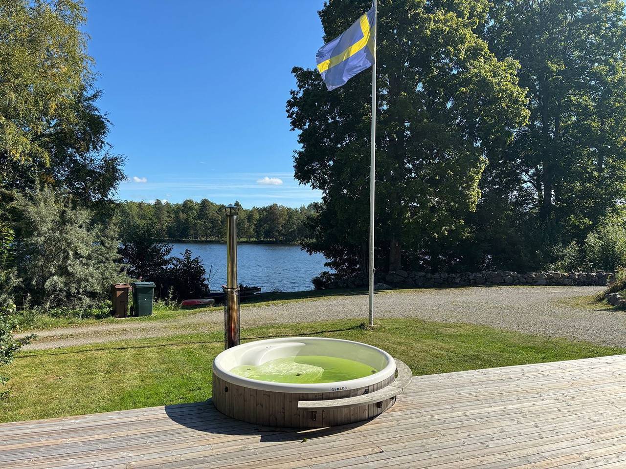 Villa Seeblick – Exklusives Ferienhaus am See Sidlången mit Hot Tub & Sauna in Emmaboda und Umgebung