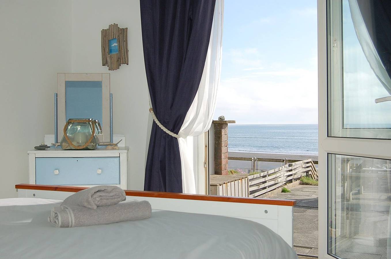 Chwerthin Y Mor Beach House in Tywyn, Snowdonia