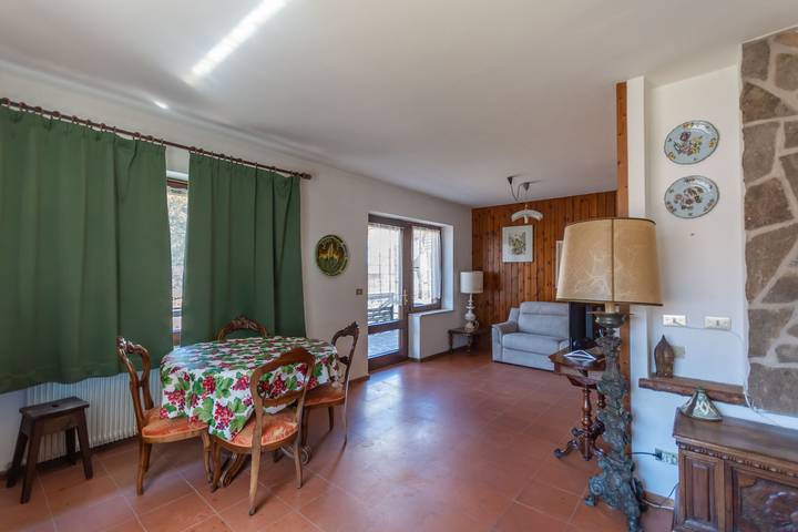 Appartamento per 7 persone, con Balcone e Giardino nonché Vista lago a Soraga