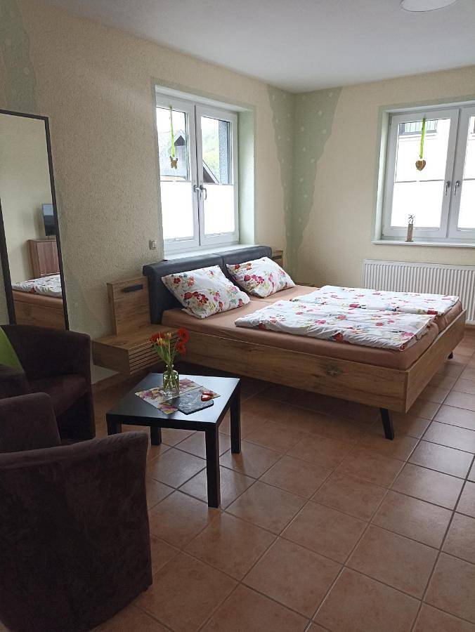 Ferienwohnung für 3 Personen, mit Ausblick und Terrasse in Sankt Aldegund - 4