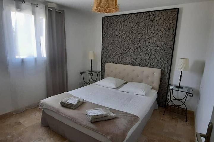 Location de vacances pour 6 personnes, avec jardin et terrasse à Montaren-et-Saint-Médiers - 2