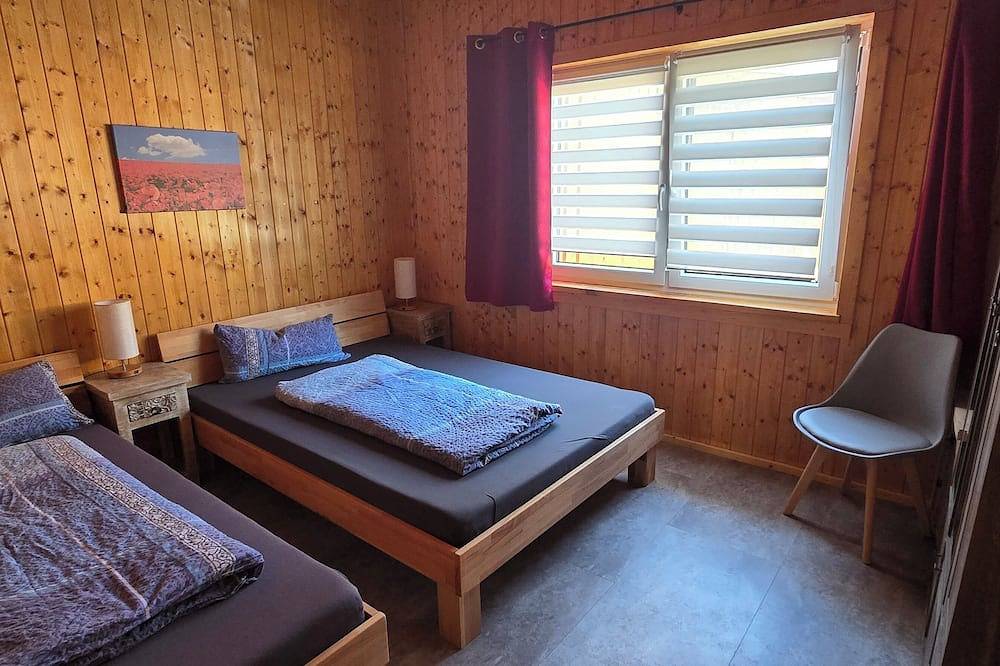 Großes Holzhaus mit Sauna, in ruhiger Lage am Badesee in Oberuckersee, Uckermark