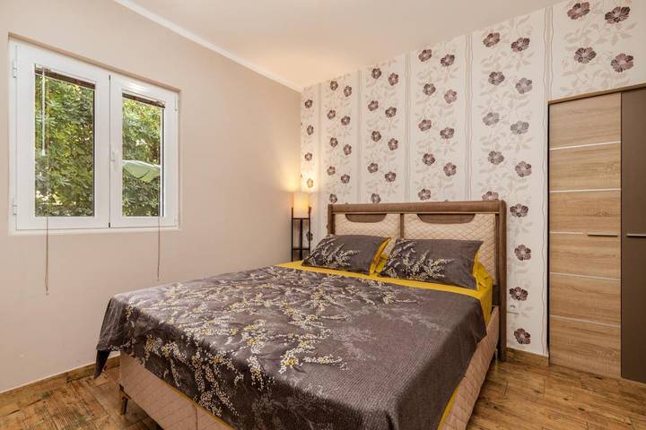 Ferienwohnung für 2 Personen, mit Balkon und Terrasse sowie Garten und Ausblick