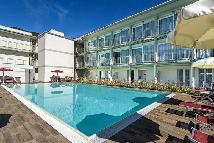 Hôtel pour 2 personnes, avec piscine ainsi que jardin et sauna